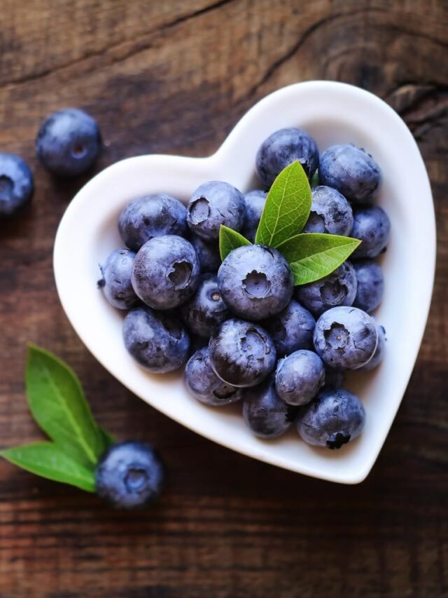 Wellhealthorganic.com – 10 best ways to use blueberries